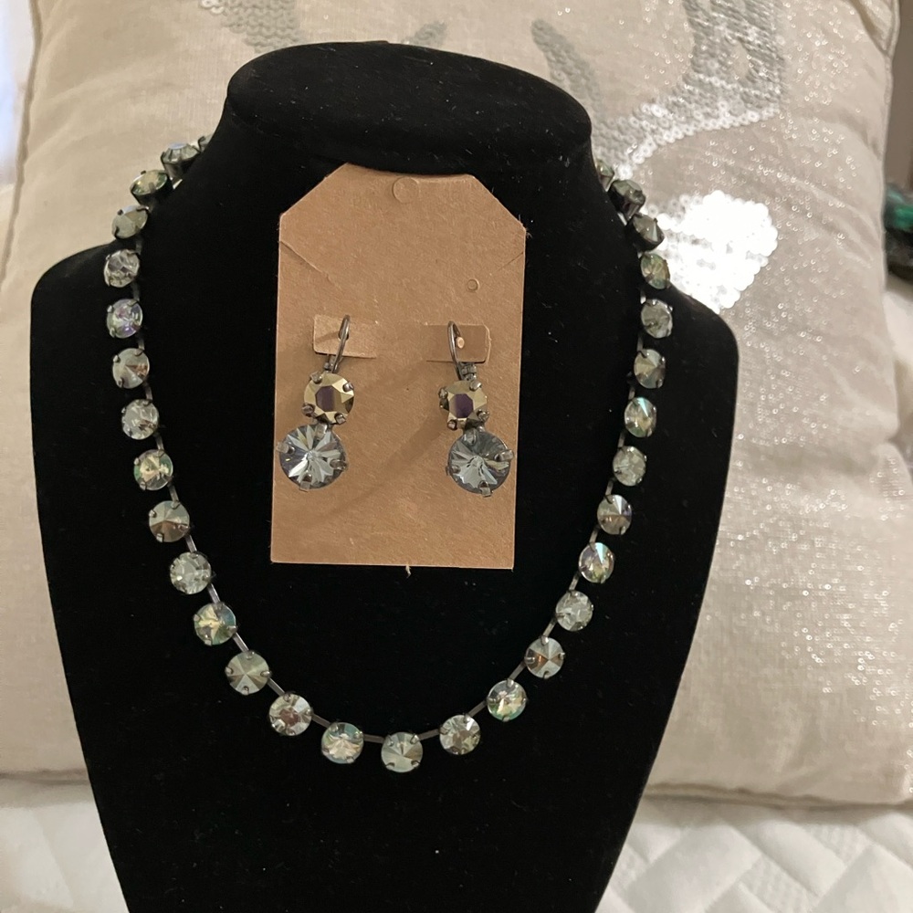 Earrings and necklace set in grey and blue tones